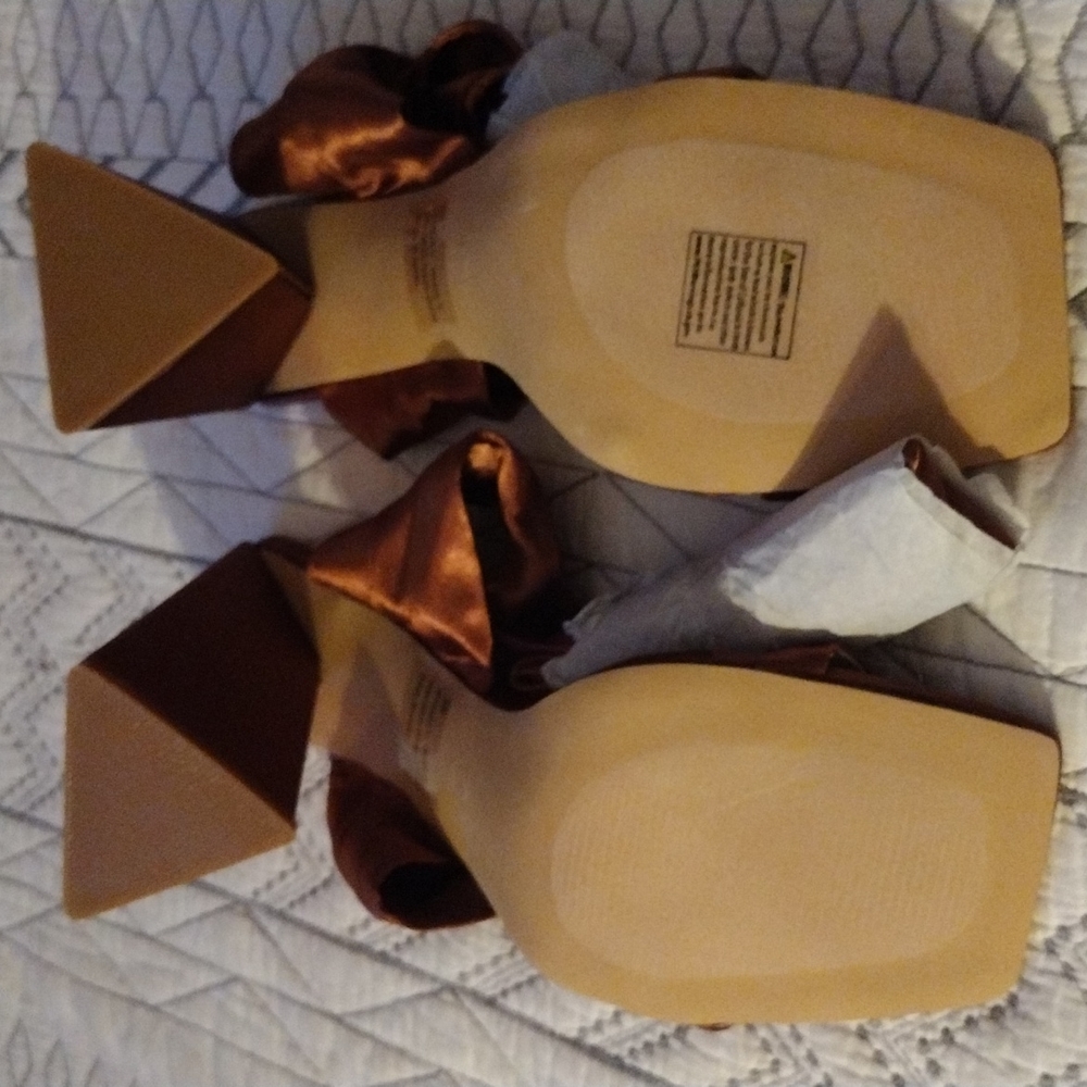 Shoes - Picture 3 of 4